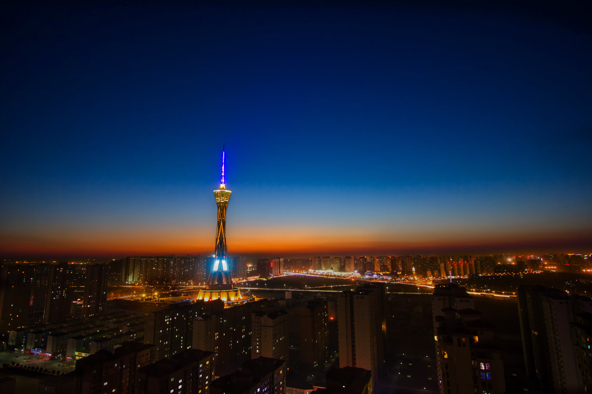 青少年体育活动丰富多彩，青少年体育活动主题