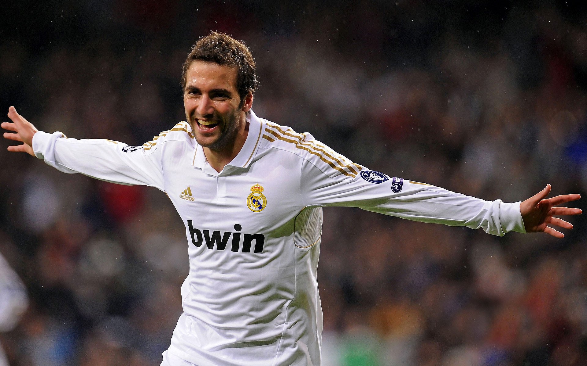 世界杯后：战术分析类新书预售火爆 书名多以“走进冠军更衣室”字样命名